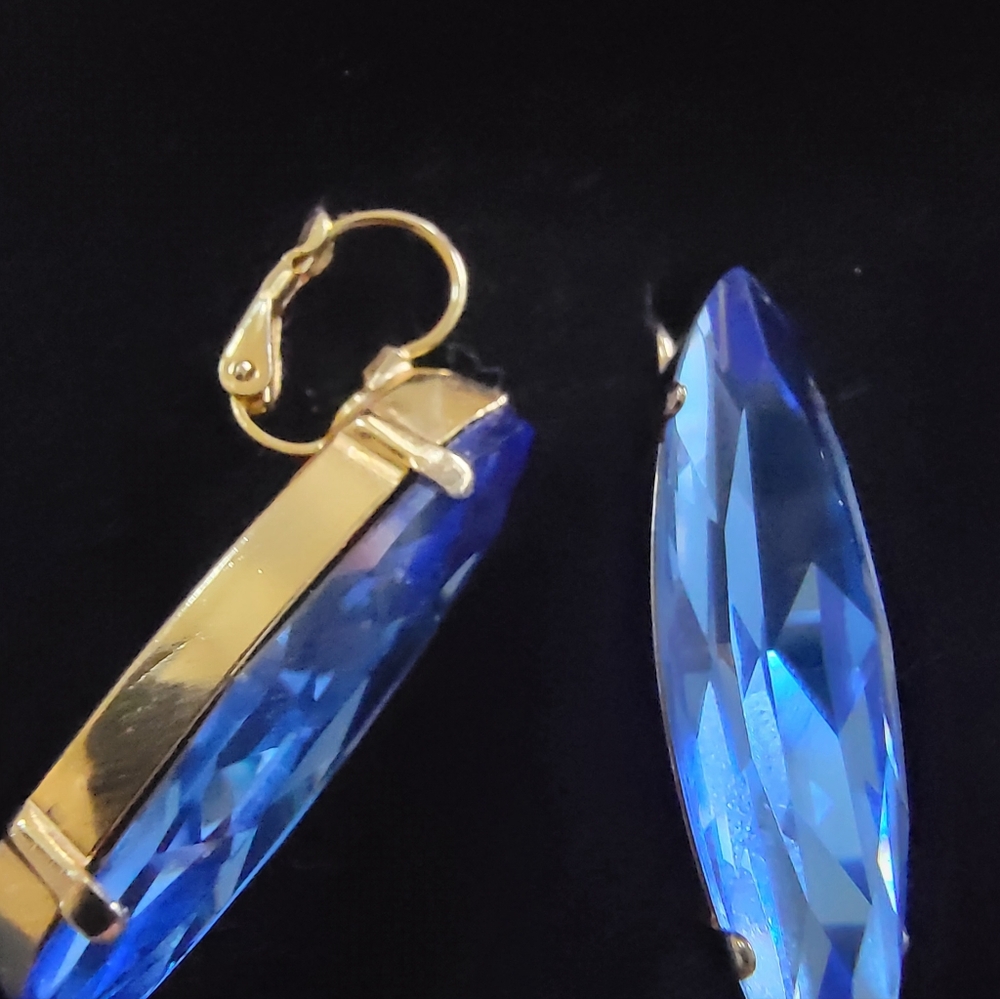 Blue sparkly Swarovski earrings - Picture 5 of 10